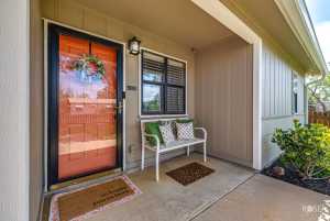 136 E 42nd St (7)