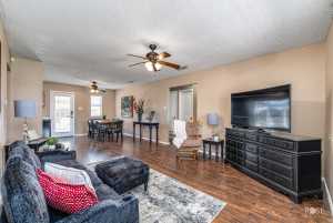 136 E 42nd St (8)