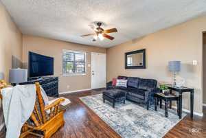 136 E 42nd St (9)
