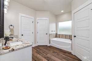 5949 Merrick St (21)