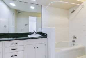 2472 - D University Ave (25)