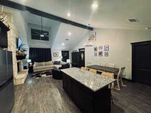 8402 Lynx Lane (6)
