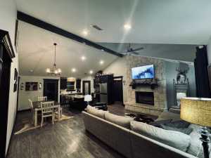8402 Lynx Lane (7)