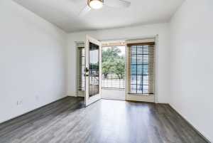 2490 - C University Ave (11)
