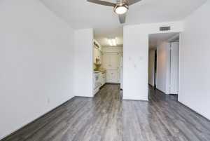 2490 - C University Ave (12)