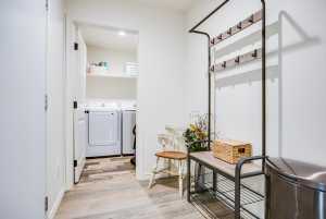163 E 42nd St (14)