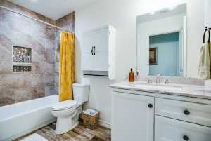 163 E 42nd St (17)