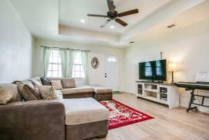 163 E 42nd St (6)