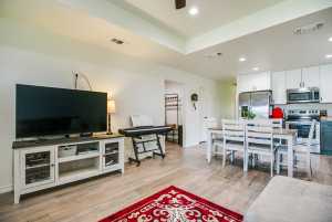 163 E 42nd St (7)