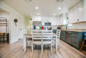 163 E 42nd St (8)