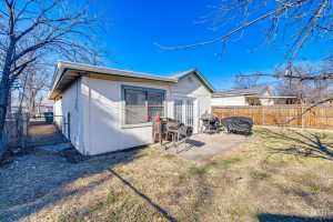 2213 W Ave L (21)
