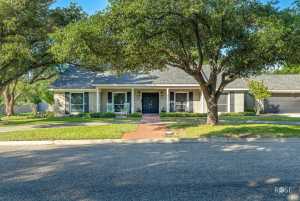2305 Douglas Dr