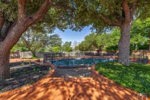 2305 Douglas Dr (44)