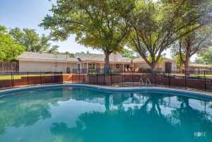 2305 Douglas Dr (46)