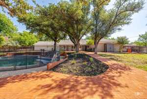 2305 Douglas Dr (49)