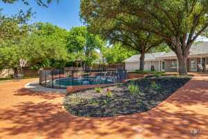 2305 Douglas Dr (52)