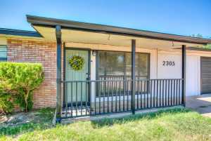 2305 Oxford Circle