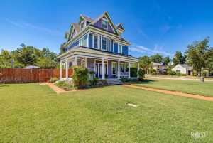 521 W Highland Blvd