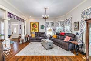 521 W Highland Blvd (11)