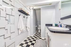 521 W Highland Blvd (37)