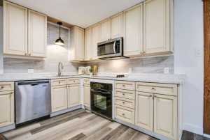 2627 Guadalupe St (8)