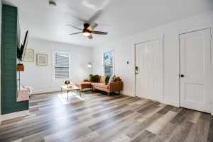 2627 Guadalupe St (2)