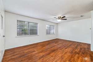 810 State Court Dr (8)