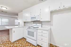 810 State Court Dr (9)