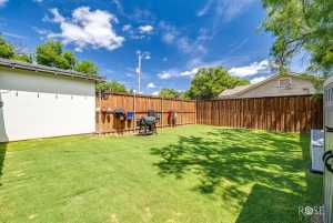 726 W Ave I (24)