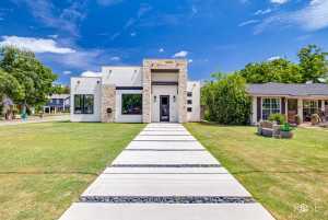 726 W Ave I (3)