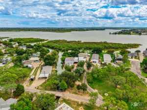 1540 Loop Dr (68)
