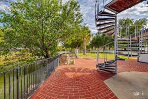 1540 Loop Dr (52)