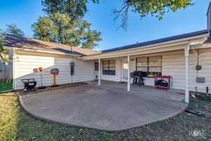 2702 Tanglewood Dr (26)