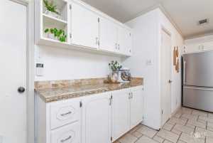 140 Van Zandt St (13)