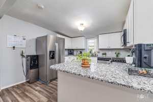 1037 N Main St (21)