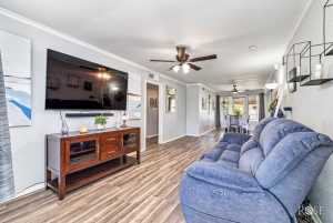 1037 N Main St (23)