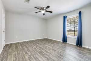 601 W 15th St (28)