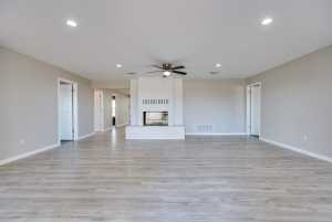 601 W 15th St (6)