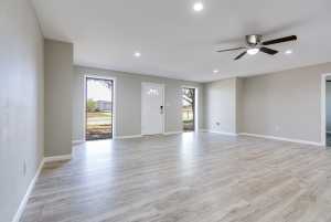 601 W 15th St (8)