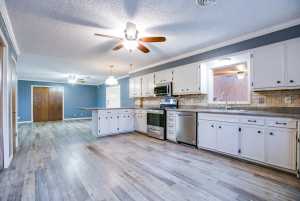 209 N Ave B (10)