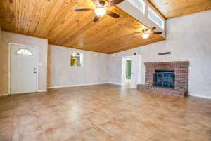 209 N Ave B (17)