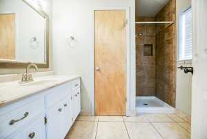 209 N Ave B (21)