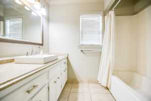 209 N Ave B (26)