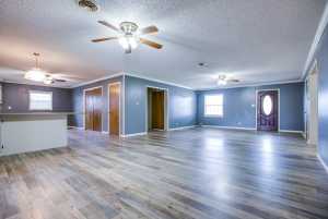 209 N Ave B (4)