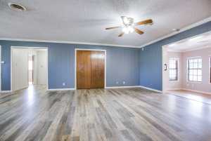 209 N Ave B (5)