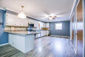 209 N Ave B (9)