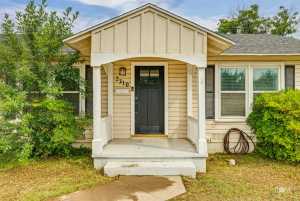 2310 W Twohig Ave (6)