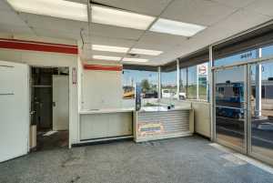1136 Central Freeway (3)