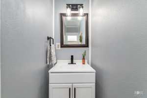 410 S Van Buren St (17)