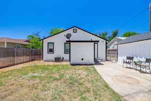 410 S Van Buren St (26)
